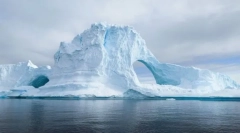 Icebergs: ciekawe fakty dotyczące dryfującego piłek lodowych