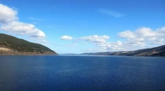 Który mieszka w bazy jeziorze?